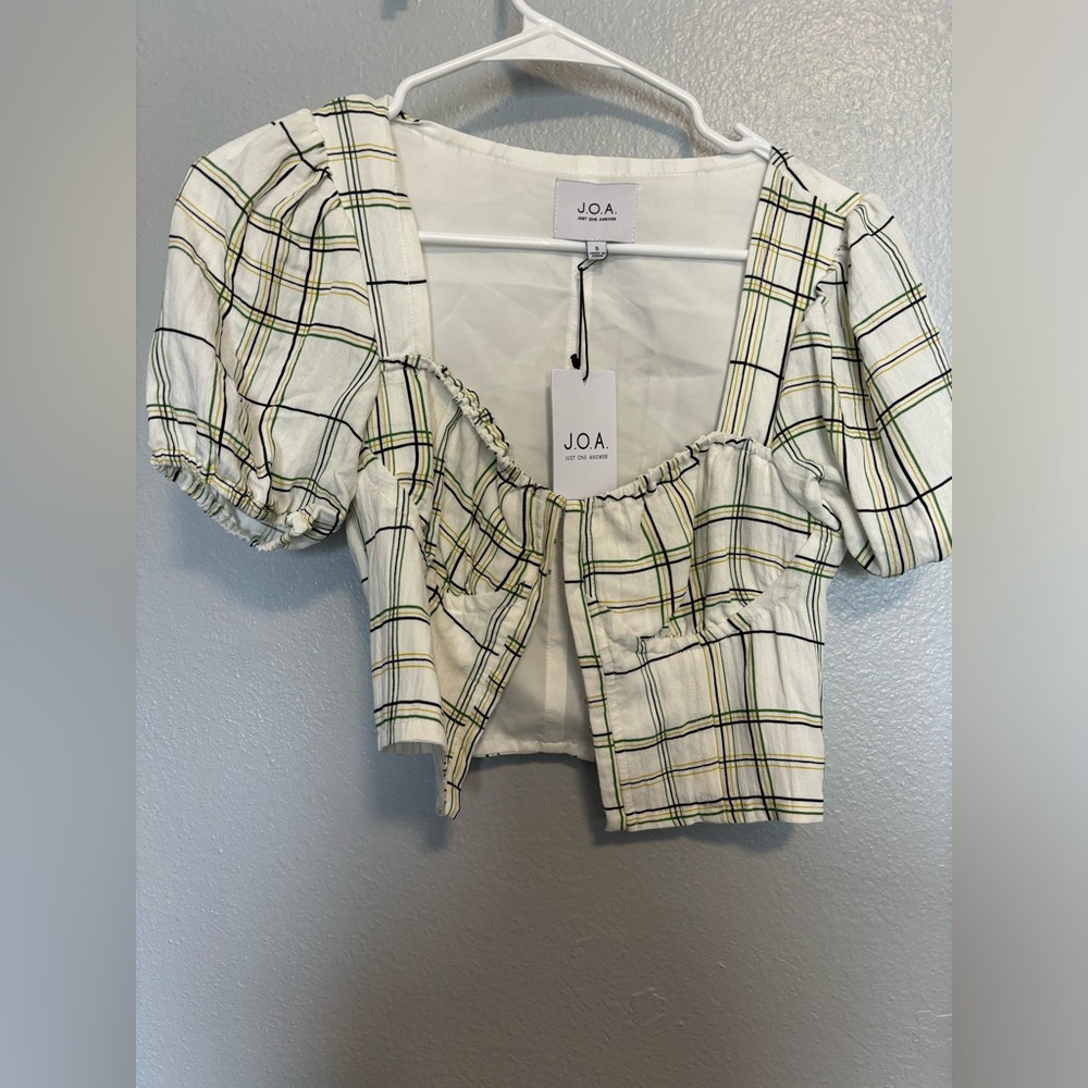 JOA cropped open blouse